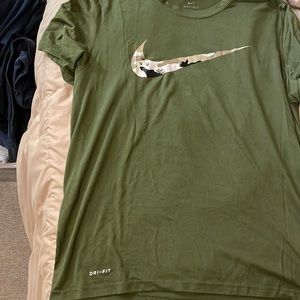 Mens Nike short sleeve dri-fit Tshirt